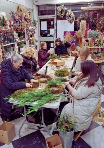 create and make a christmas door wreath workshop